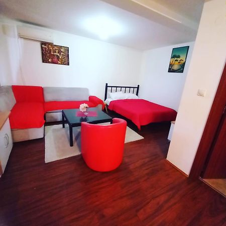 Apartment Dina Скопие Екстериор снимка