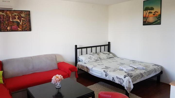 Apartment Dina Скопие Екстериор снимка