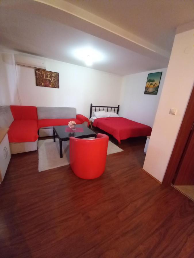 Apartment Dina Скопие Екстериор снимка